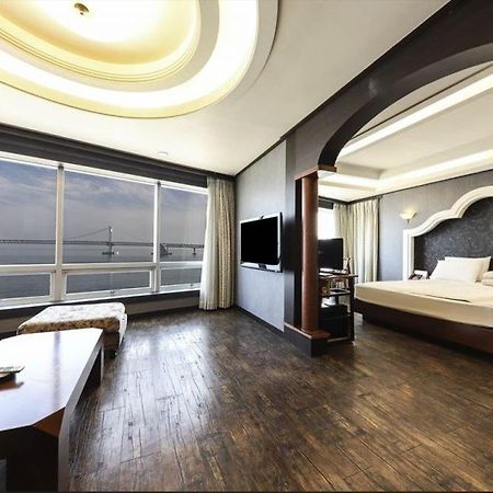 Bridge Hotel Busan Bagian luar foto