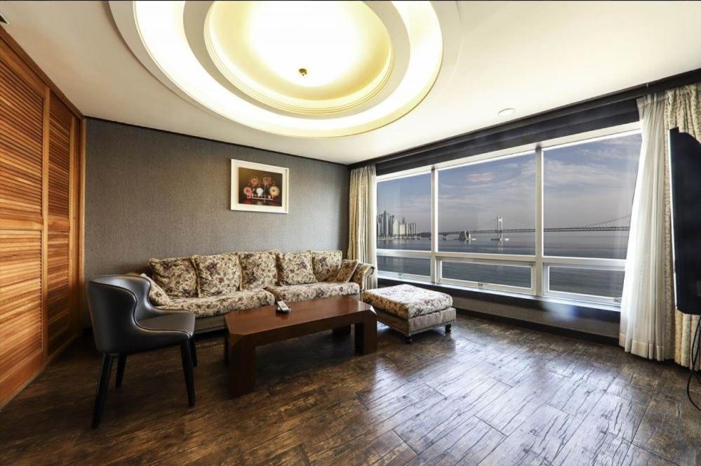 Bridge Hotel Busan Bagian luar foto