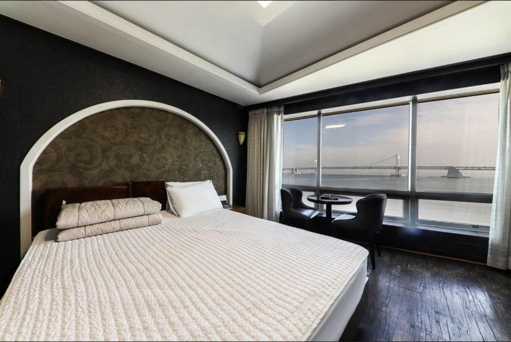 Bridge Hotel Busan Bagian luar foto