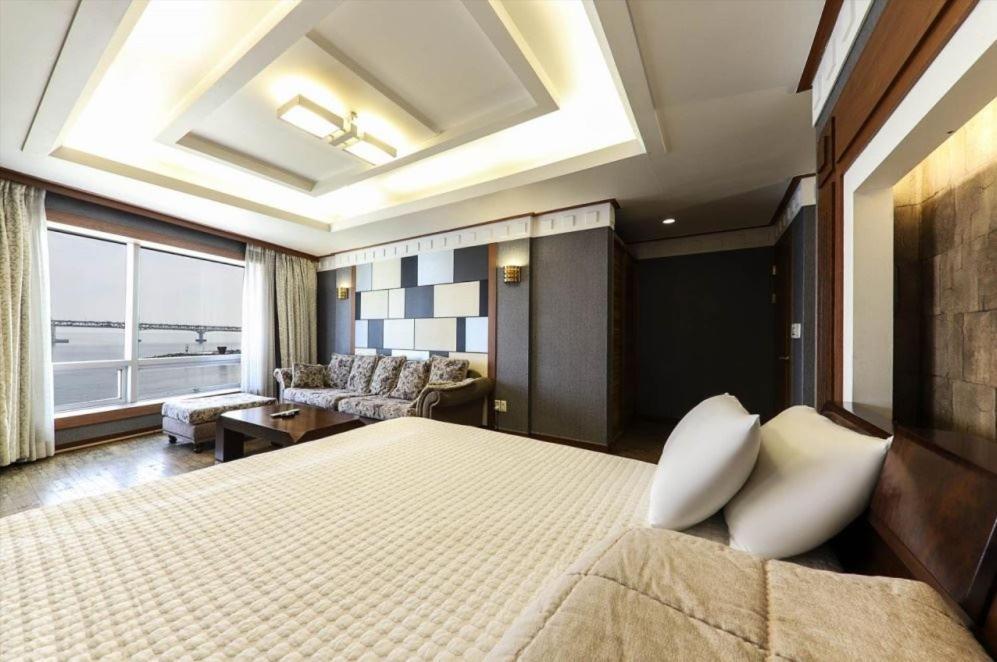 Bridge Hotel Busan Bagian luar foto