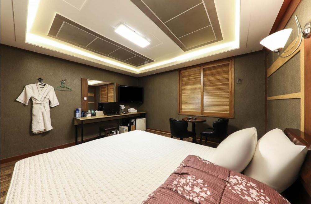 Bridge Hotel Busan Bagian luar foto